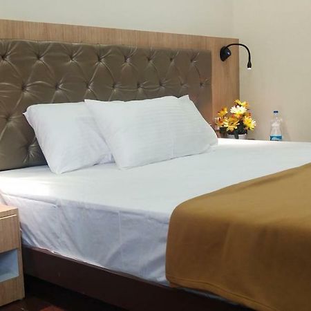 Готель Amutham Residency Tiruchirappalli Екстер'єр фото