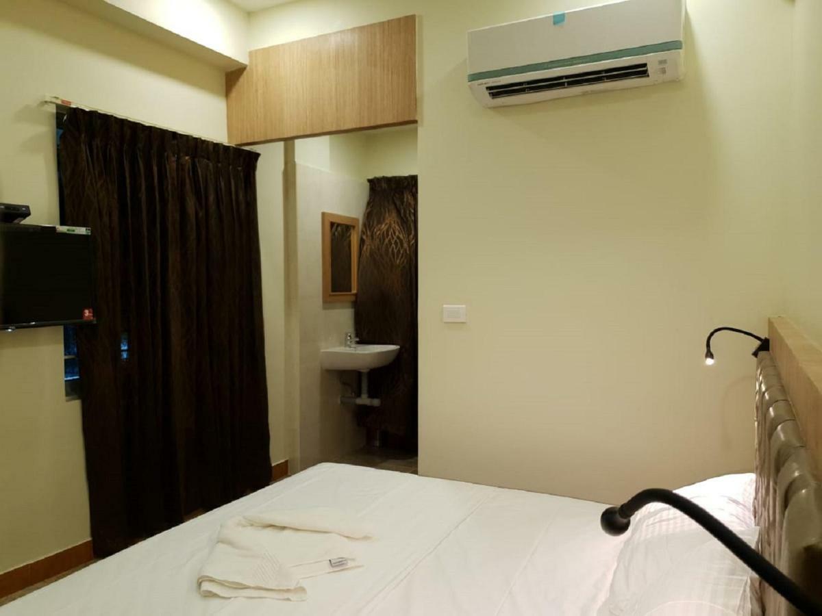 Готель Amutham Residency Tiruchirappalli Екстер'єр фото