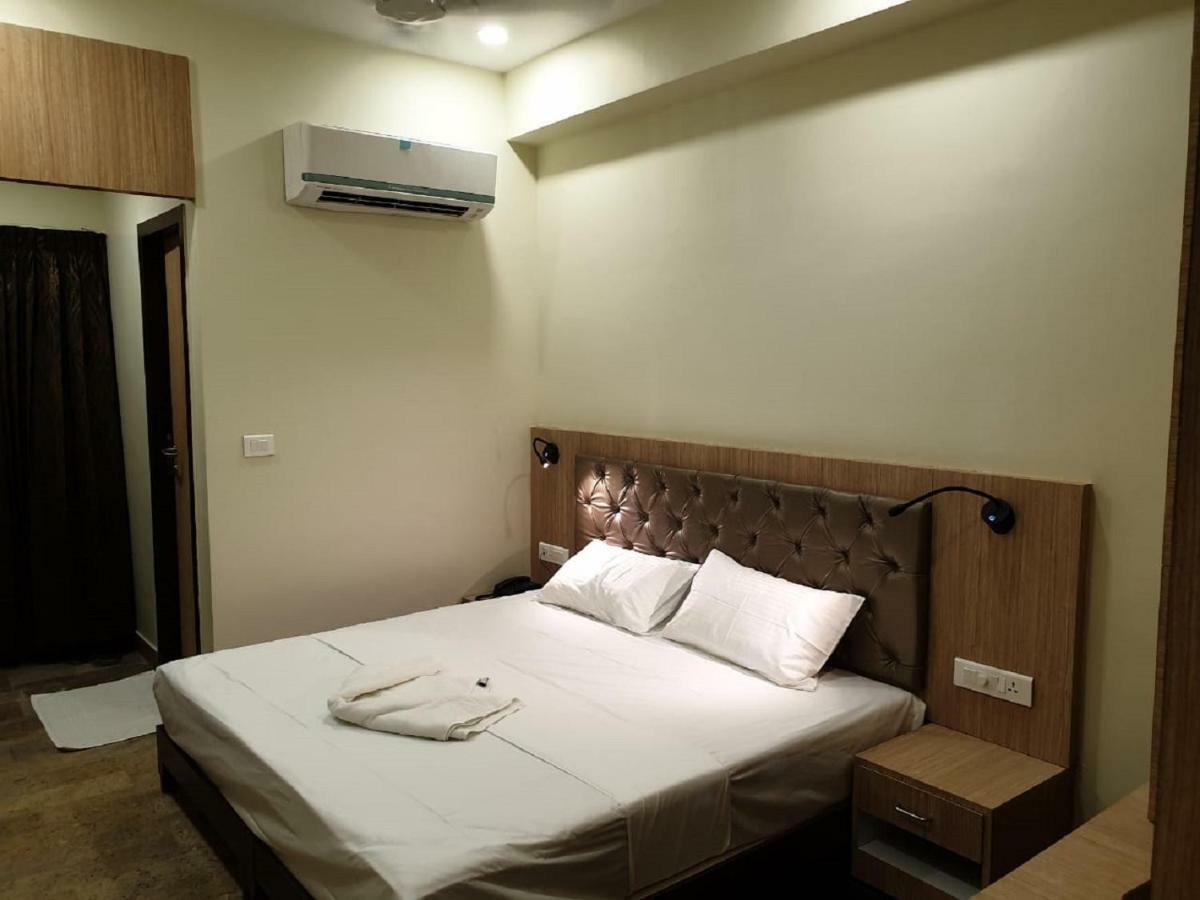 Готель Amutham Residency Tiruchirappalli Екстер'єр фото