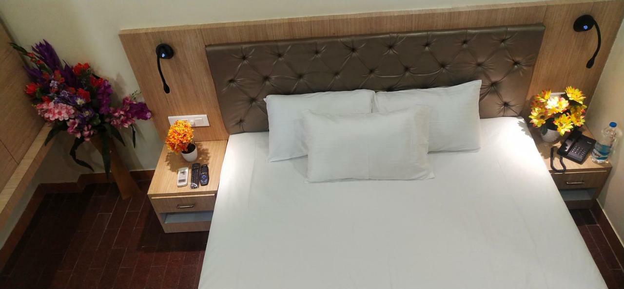 Готель Amutham Residency Tiruchirappalli Екстер'єр фото