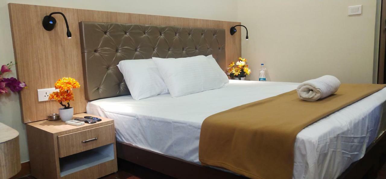 Готель Amutham Residency Tiruchirappalli Екстер'єр фото